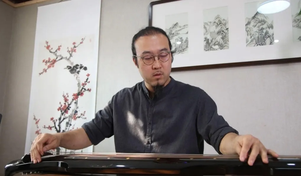 筑梦现代化 共绘新图景·劳动者之歌 |2024年“承德大工匠”第四代九疑琴派传承人 隋意扬:独具匠心 赓续千年古音